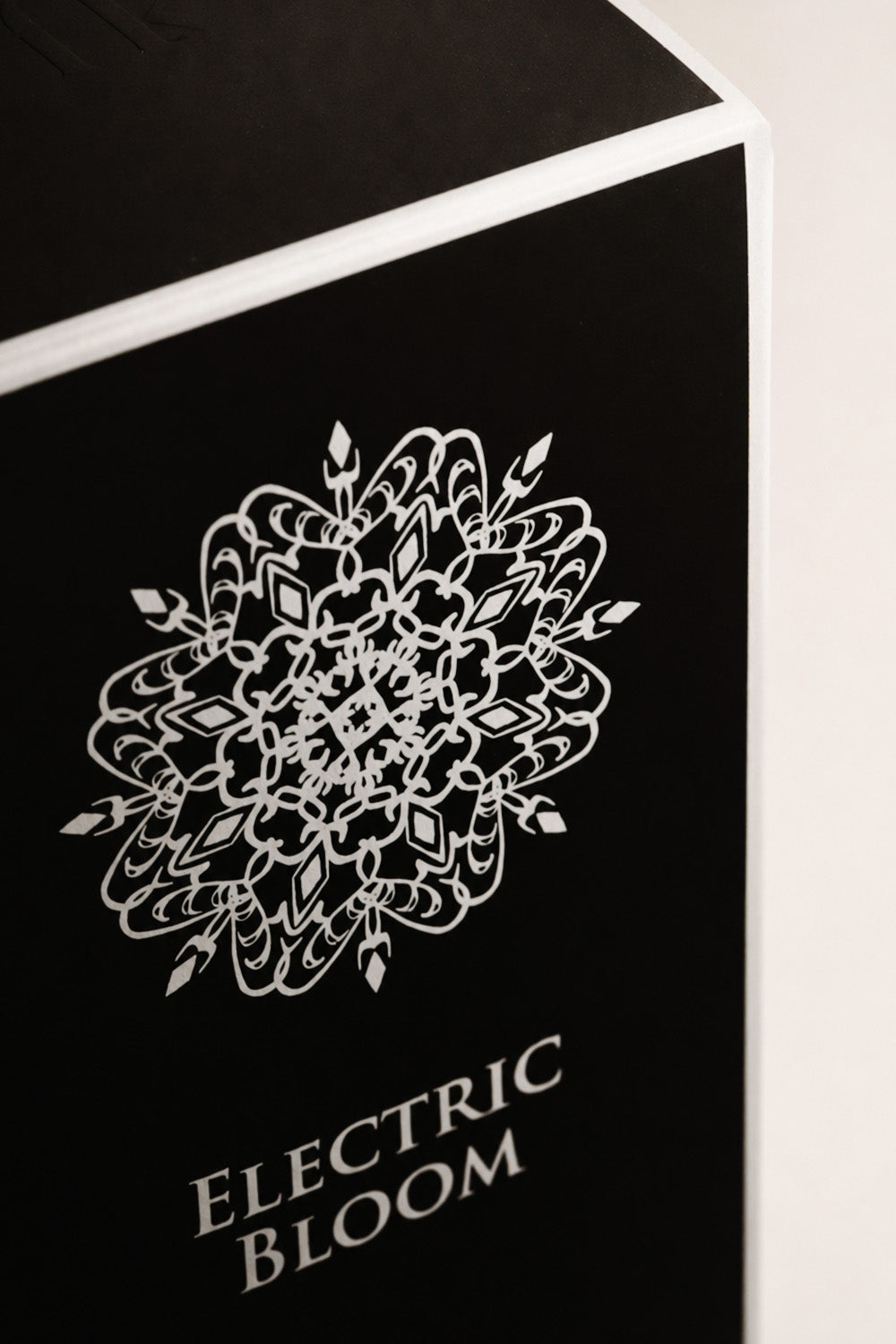 عطر ELECTRIC BLOOM